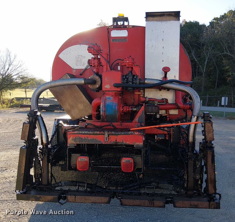 image for item EV5422 2000 Freightliner FL70 oil distributor truck