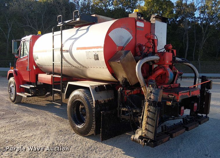 image for item EV5422 2000 Freightliner FL70 oil distributor truck