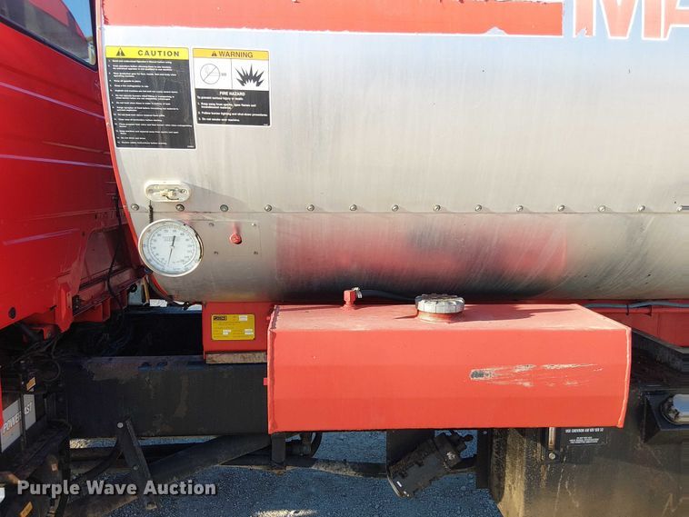 image for item EV5422 2000 Freightliner FL70 oil distributor truck