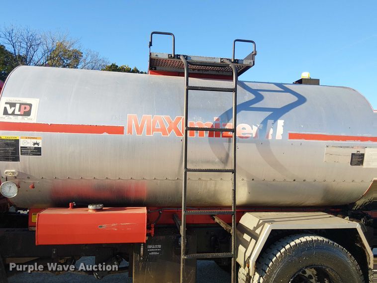 image for item EV5422 2000 Freightliner FL70 oil distributor truck