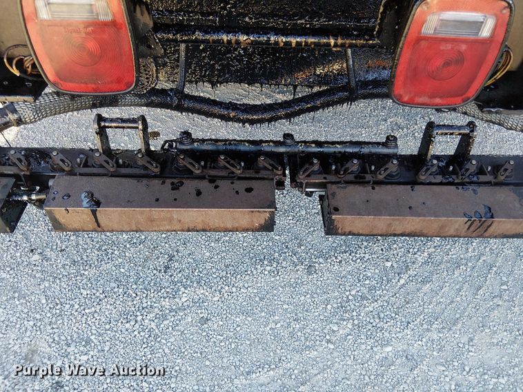 image for item EV5422 2000 Freightliner FL70 oil distributor truck