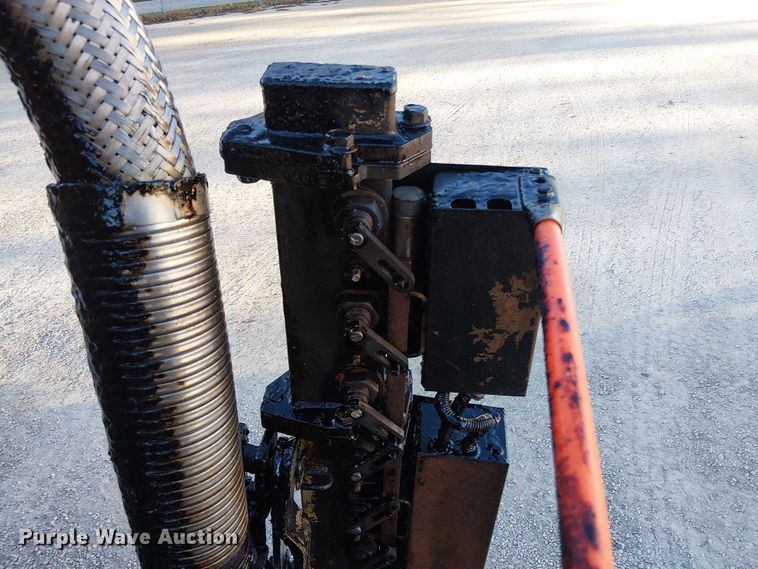 image for item EV5422 2000 Freightliner FL70 oil distributor truck