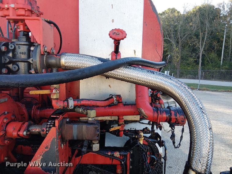 image for item EV5422 2000 Freightliner FL70 oil distributor truck