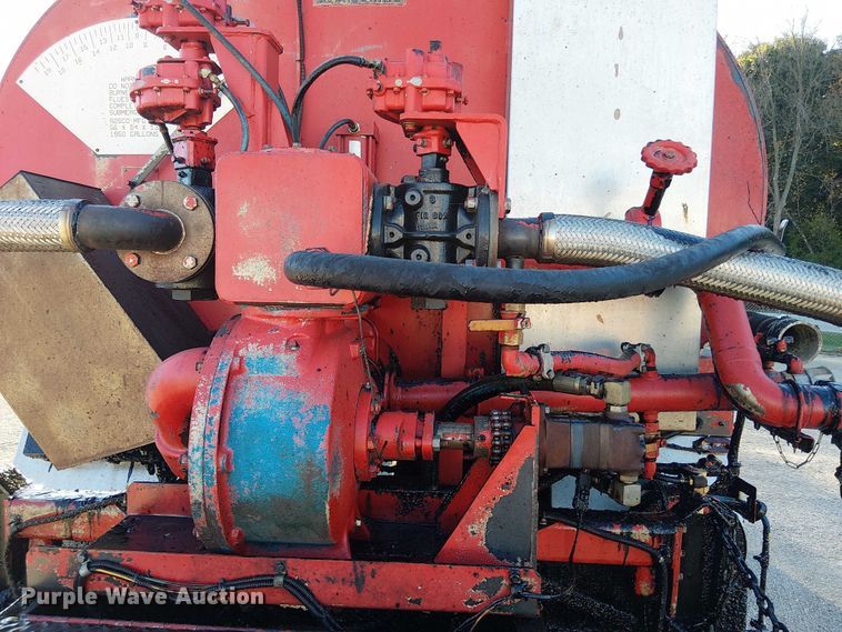 image for item EV5422 2000 Freightliner FL70 oil distributor truck