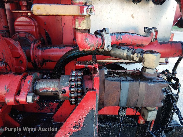 image for item EV5422 2000 Freightliner FL70 oil distributor truck