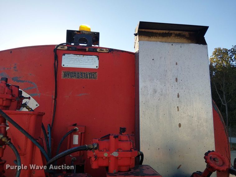 image for item EV5422 2000 Freightliner FL70 oil distributor truck