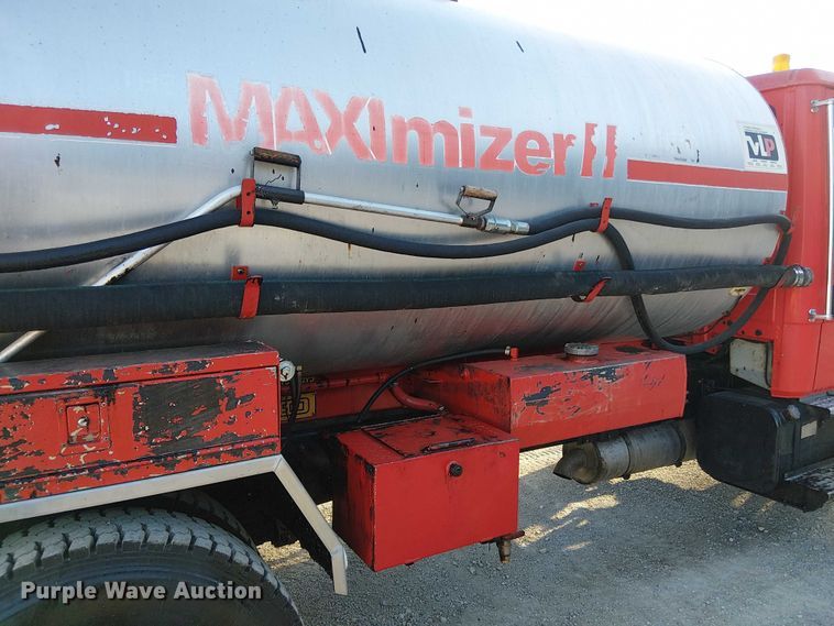 image for item EV5422 2000 Freightliner FL70 oil distributor truck