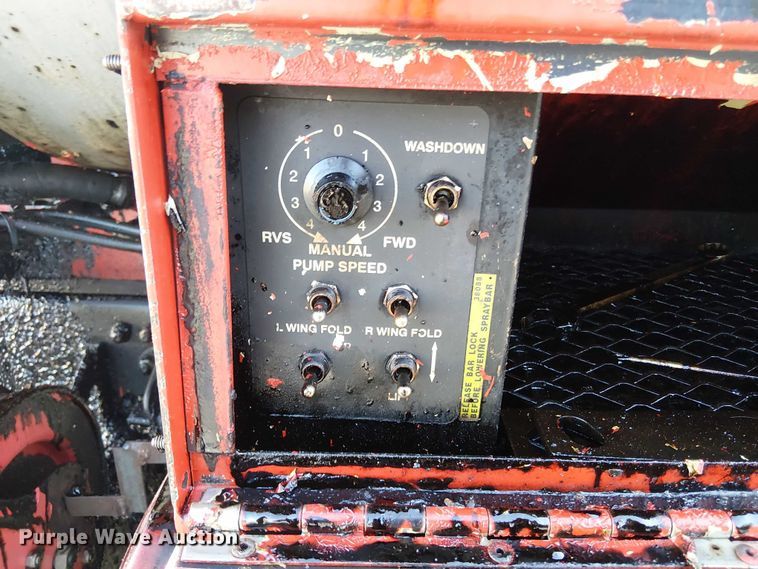 image for item EV5422 2000 Freightliner FL70 oil distributor truck