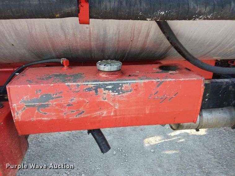 image for item EV5422 2000 Freightliner FL70 oil distributor truck