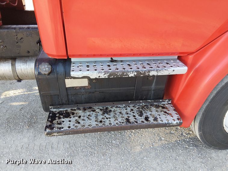 image for item EV5422 2000 Freightliner FL70 oil distributor truck