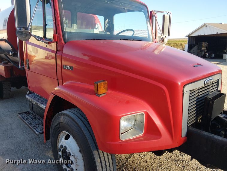 image for item EV5422 2000 Freightliner FL70 oil distributor truck