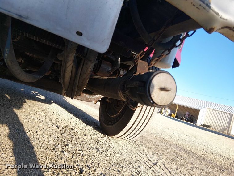 image for item EV5422 2000 Freightliner FL70 oil distributor truck