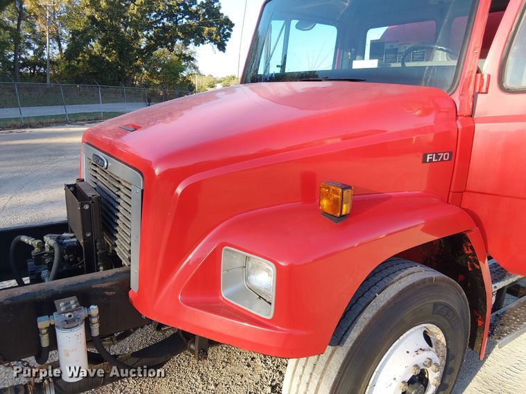 image for item EV5422 2000 Freightliner FL70 oil distributor truck