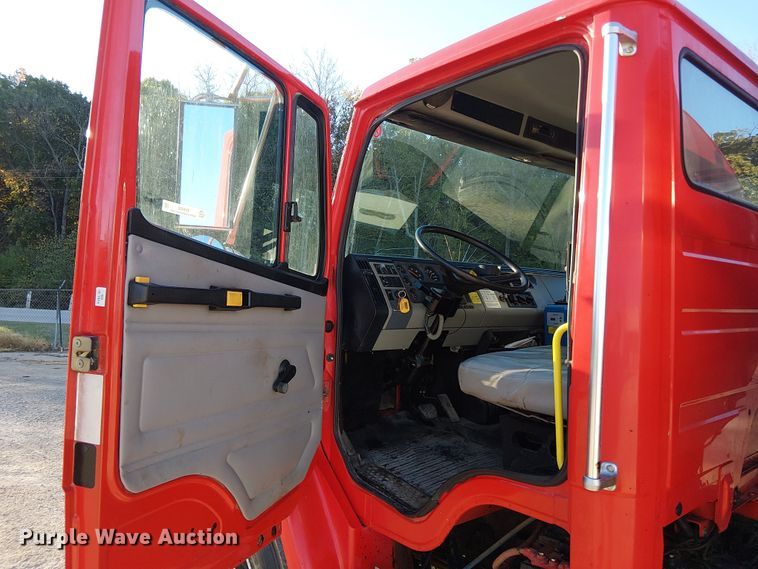 image for item EV5422 2000 Freightliner FL70 oil distributor truck