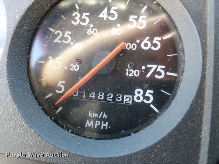 image for item EV5422 2000 Freightliner FL70 oil distributor truck