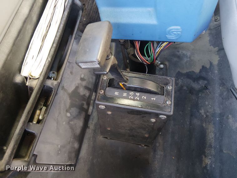 image for item EV5422 2000 Freightliner FL70 oil distributor truck