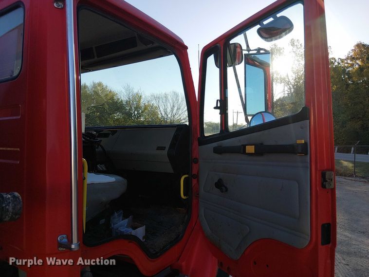 image for item EV5422 2000 Freightliner FL70 oil distributor truck