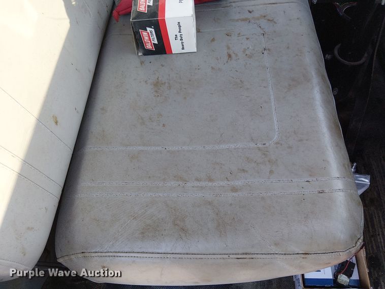 image for item EV5422 2000 Freightliner FL70 oil distributor truck