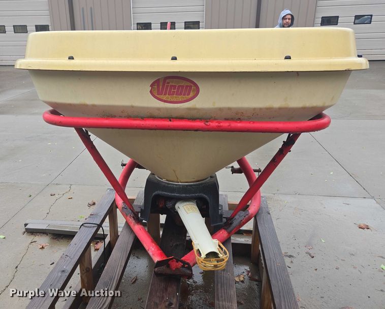 image for item EV5443 Vicon PS403 spreader