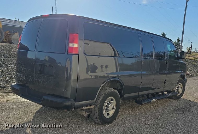 image for item FI0600 2016 Chevrolet Express 3500 van
