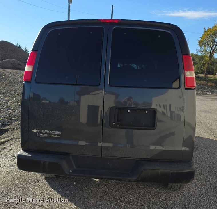 image for item FI0600 2016 Chevrolet Express 3500 van