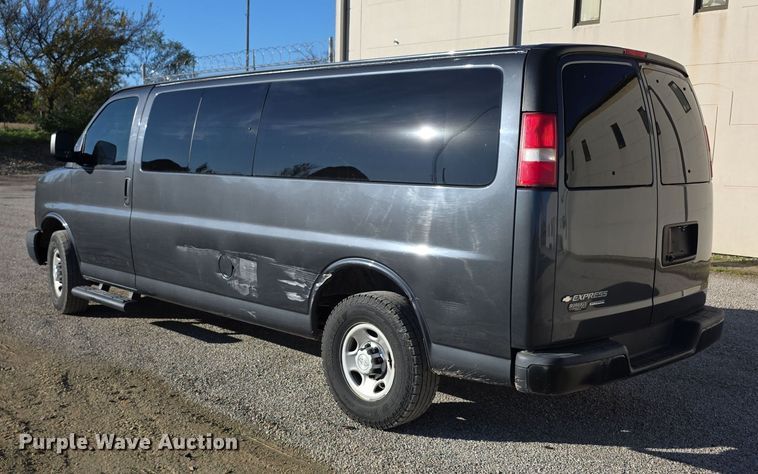 image for item FI0600 2016 Chevrolet Express 3500 van