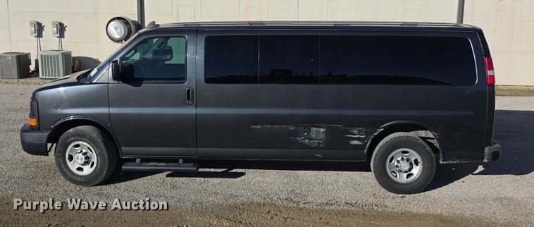 image for item FI0600 2016 Chevrolet Express 3500 van