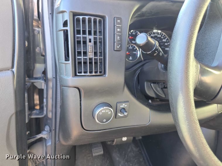 image for item FI0600 2016 Chevrolet Express 3500 van