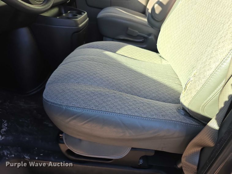 image for item FI0600 2016 Chevrolet Express 3500 van