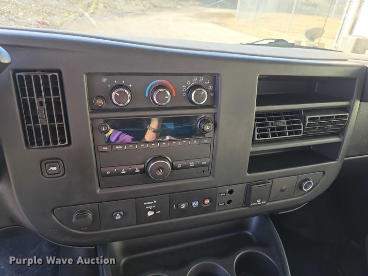 image for item FI0600 2016 Chevrolet Express 3500 van