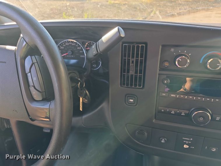 image for item FI0600 2016 Chevrolet Express 3500 van