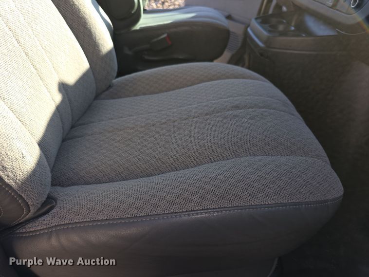 image for item FI0600 2016 Chevrolet Express 3500 van