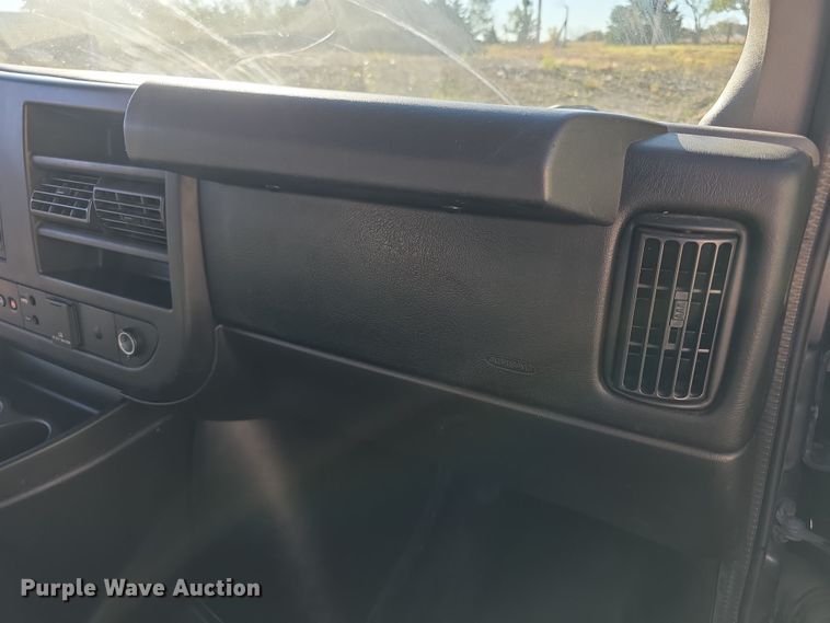 image for item FI0600 2016 Chevrolet Express 3500 van