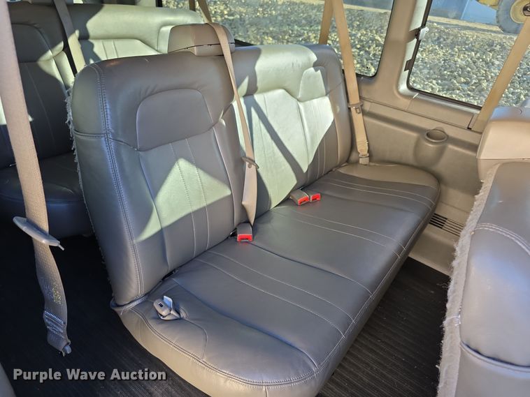 image for item FI0600 2016 Chevrolet Express 3500 van