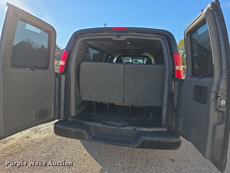 image for item FI0600 2016 Chevrolet Express 3500 van