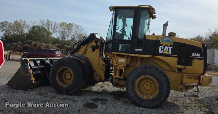 image for item FI0604 2001 Caterpillar 924G wheel loader