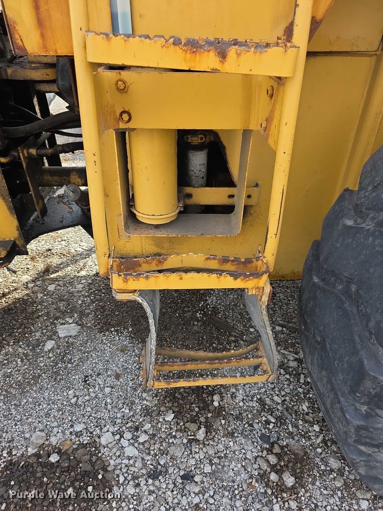 image for item FI0604 2001 Caterpillar 924G wheel loader