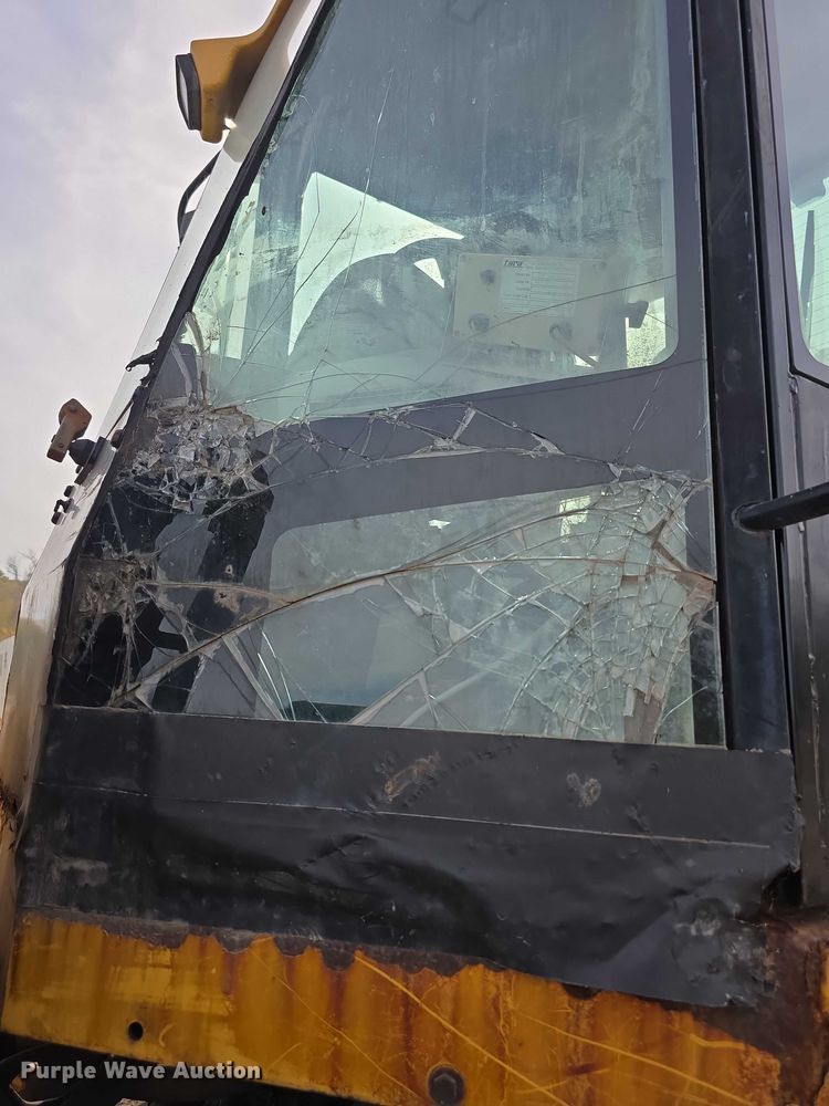 image for item FI0604 2001 Caterpillar 924G wheel loader