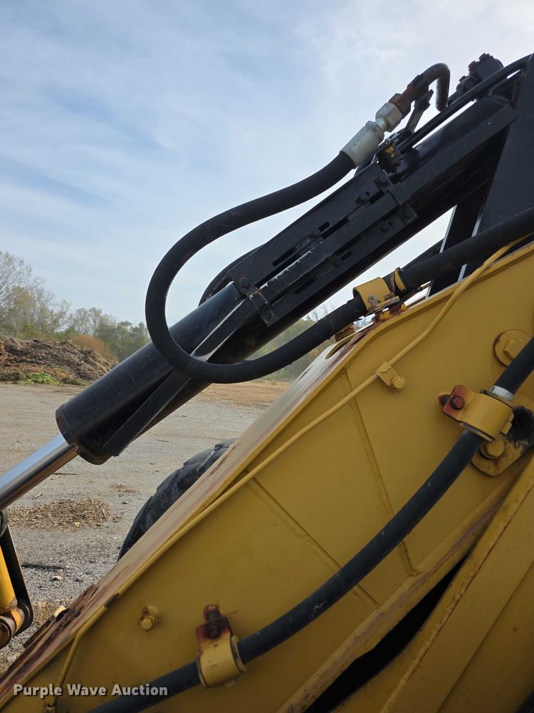 image for item FI0604 2001 Caterpillar 924G wheel loader