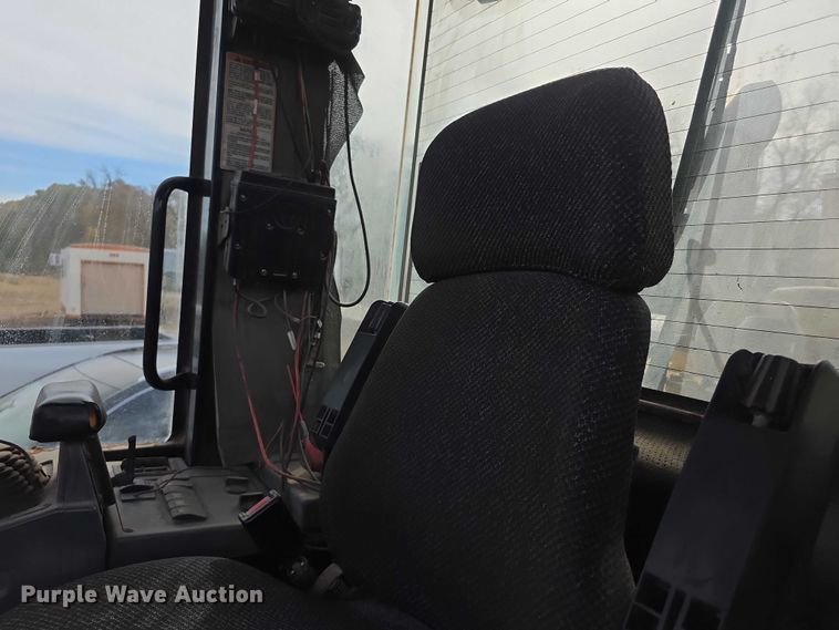 image for item FI0604 2001 Caterpillar 924G wheel loader