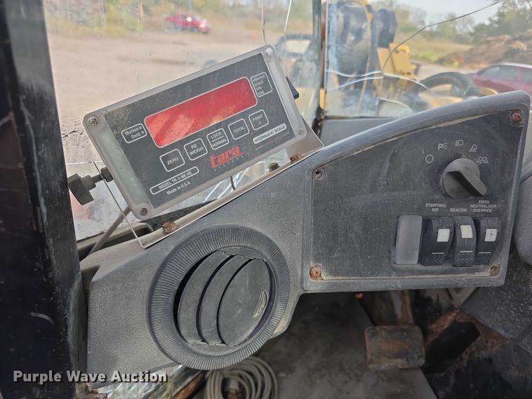 image for item FI0604 2001 Caterpillar 924G wheel loader