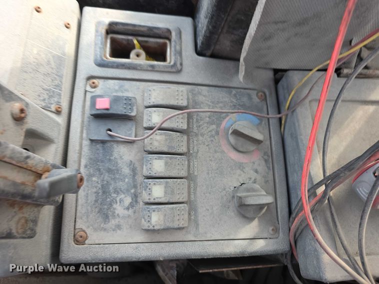 image for item FI0604 2001 Caterpillar 924G wheel loader