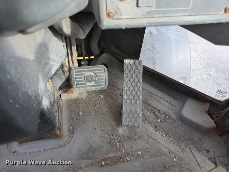 image for item FI0604 2001 Caterpillar 924G wheel loader