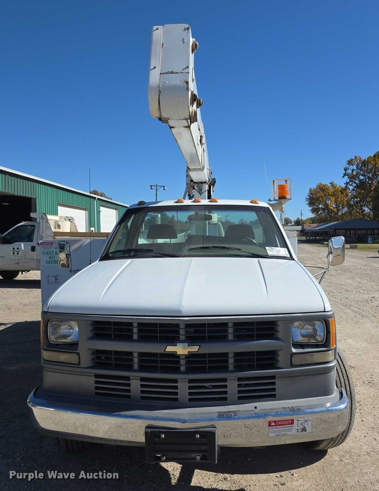 image for item FI0616 1995 Chevrolet C3500 bucket truck
