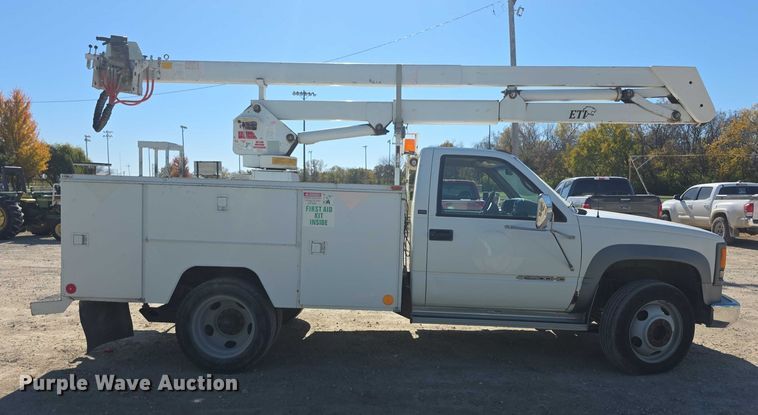 image for item FI0616 1995 Chevrolet C3500 bucket truck