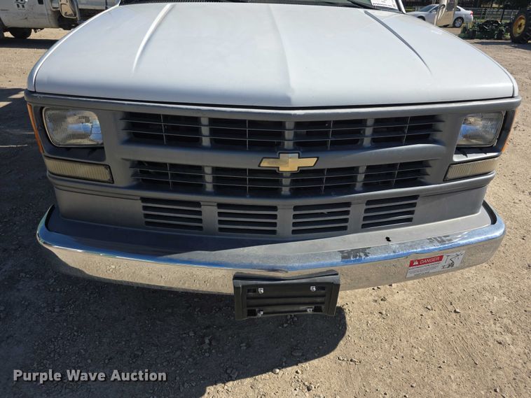image for item FI0616 1995 Chevrolet C3500 bucket truck