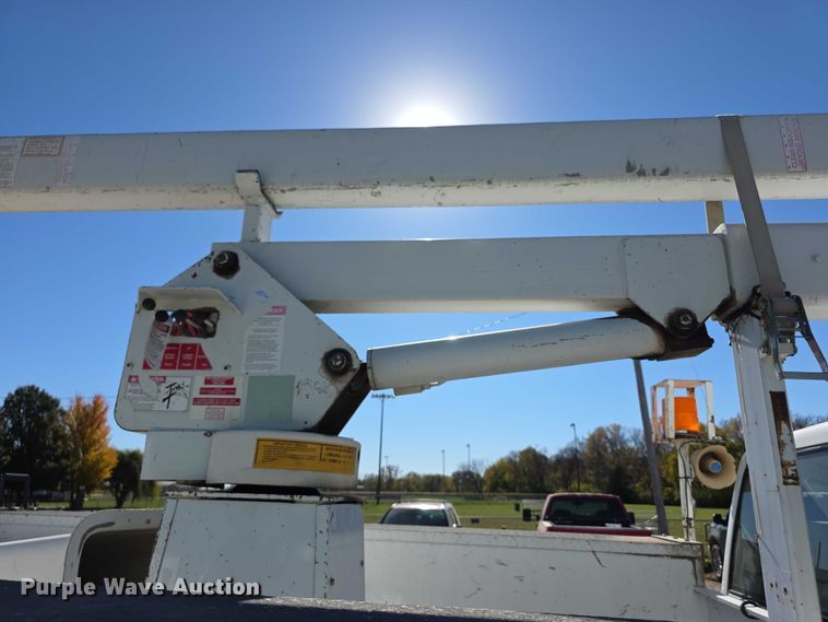 image for item FI0616 1995 Chevrolet C3500 bucket truck