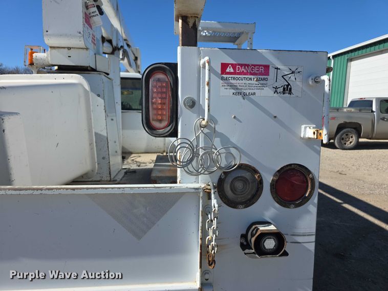 image for item FI0616 1995 Chevrolet C3500 bucket truck