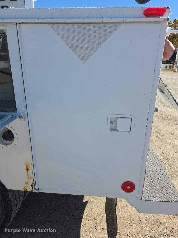 image for item FI0616 1995 Chevrolet C3500 bucket truck