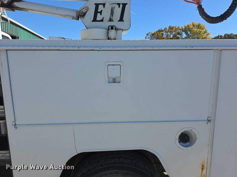 image for item FI0616 1995 Chevrolet C3500 bucket truck